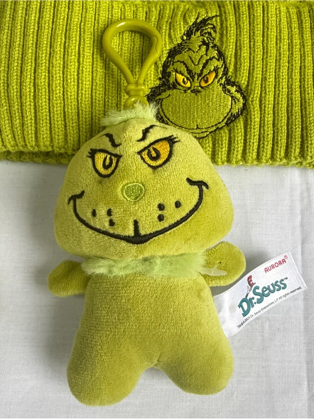 Dr Seuss The Grinch Youth Christmas Green Beanie Pom Hat Gloves Keyring 1 Size